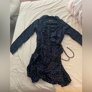 RÉALISATION PAR
Silk Mini Dress - Navy